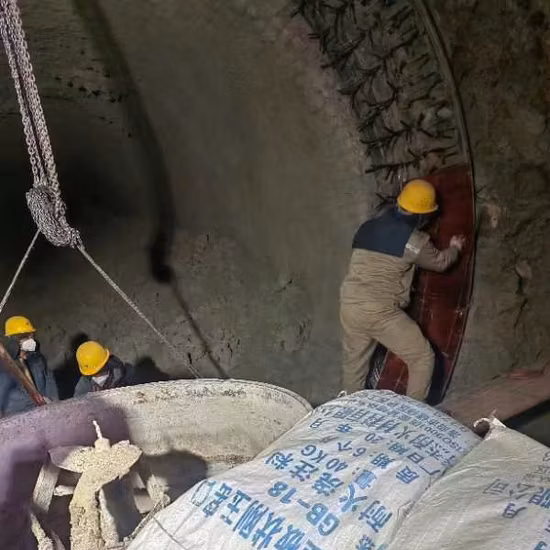 Ciment à haute teneur en alumine en gros Ca50 Ca70 Ca80 Ciment réfractaire à haute teneur en alumine pour four